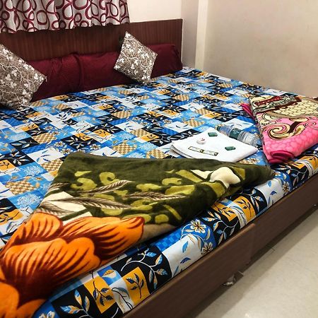 New Yanti Guest House Уджайн Екстериор снимка
