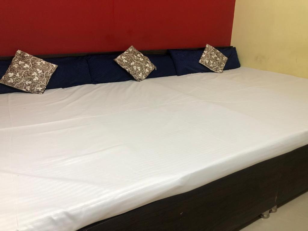 New Yanti Guest House Уджайн Екстериор снимка