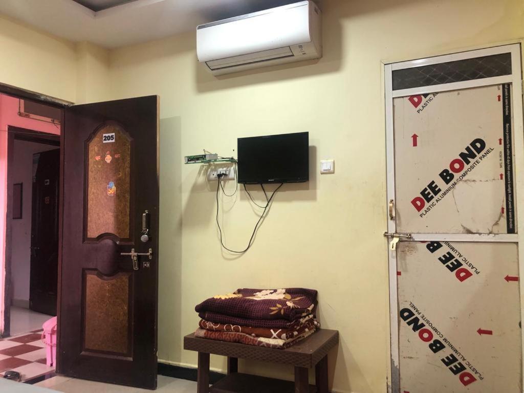 New Yanti Guest House Уджайн Екстериор снимка