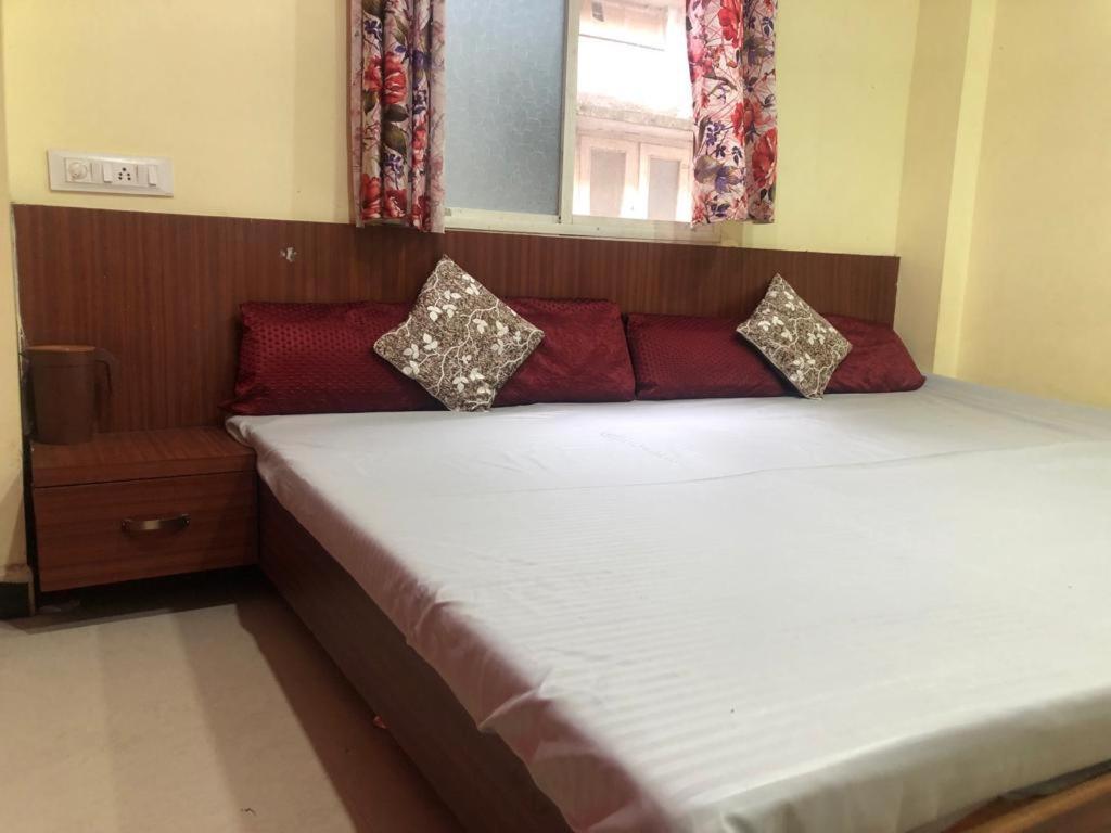 New Yanti Guest House Уджайн Екстериор снимка