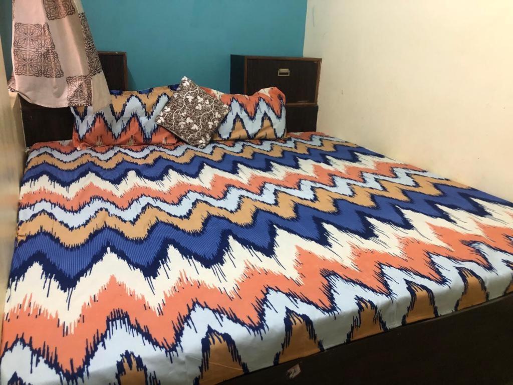 New Yanti Guest House Уджайн Екстериор снимка