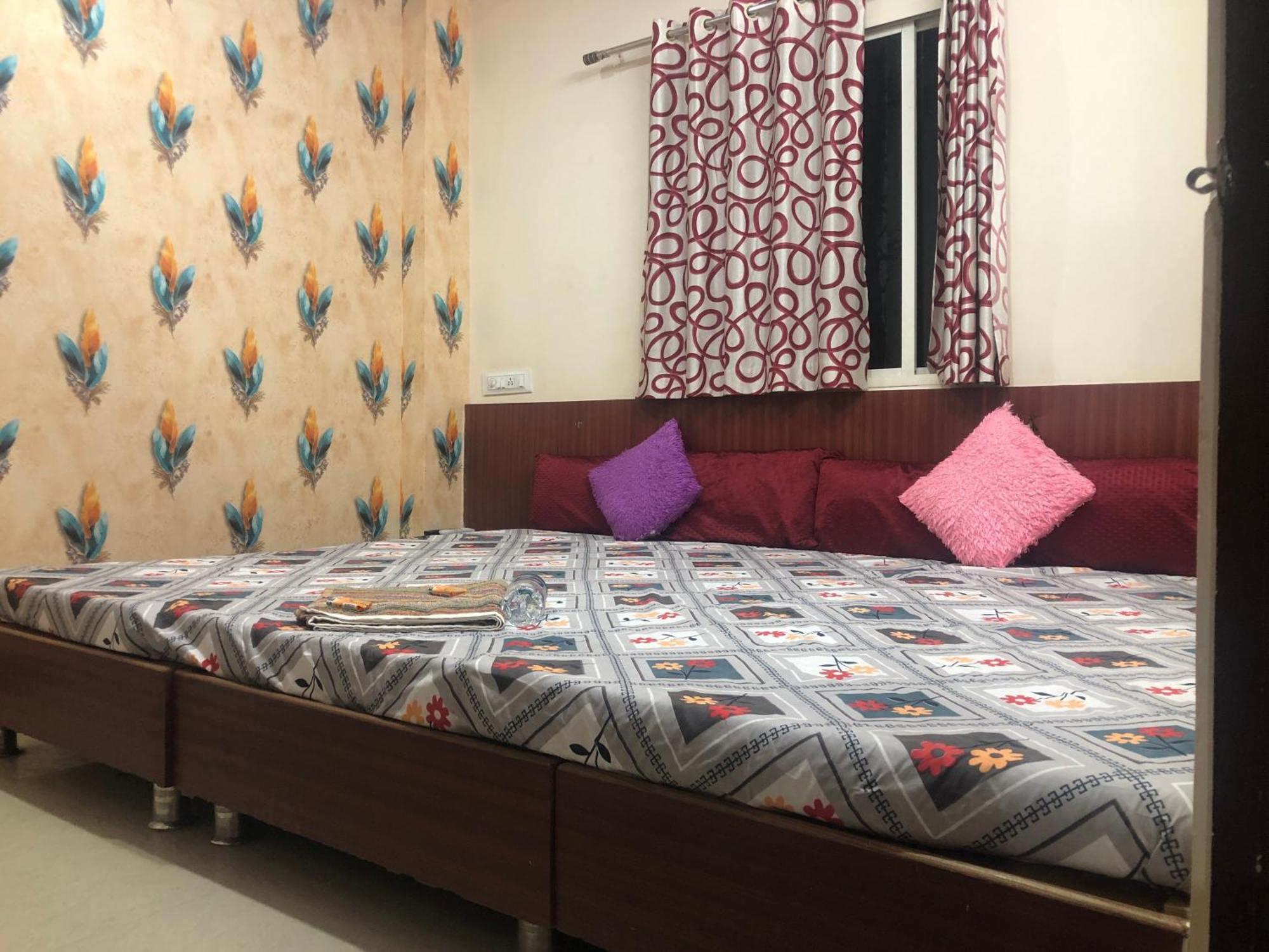 New Yanti Guest House Уджайн Екстериор снимка